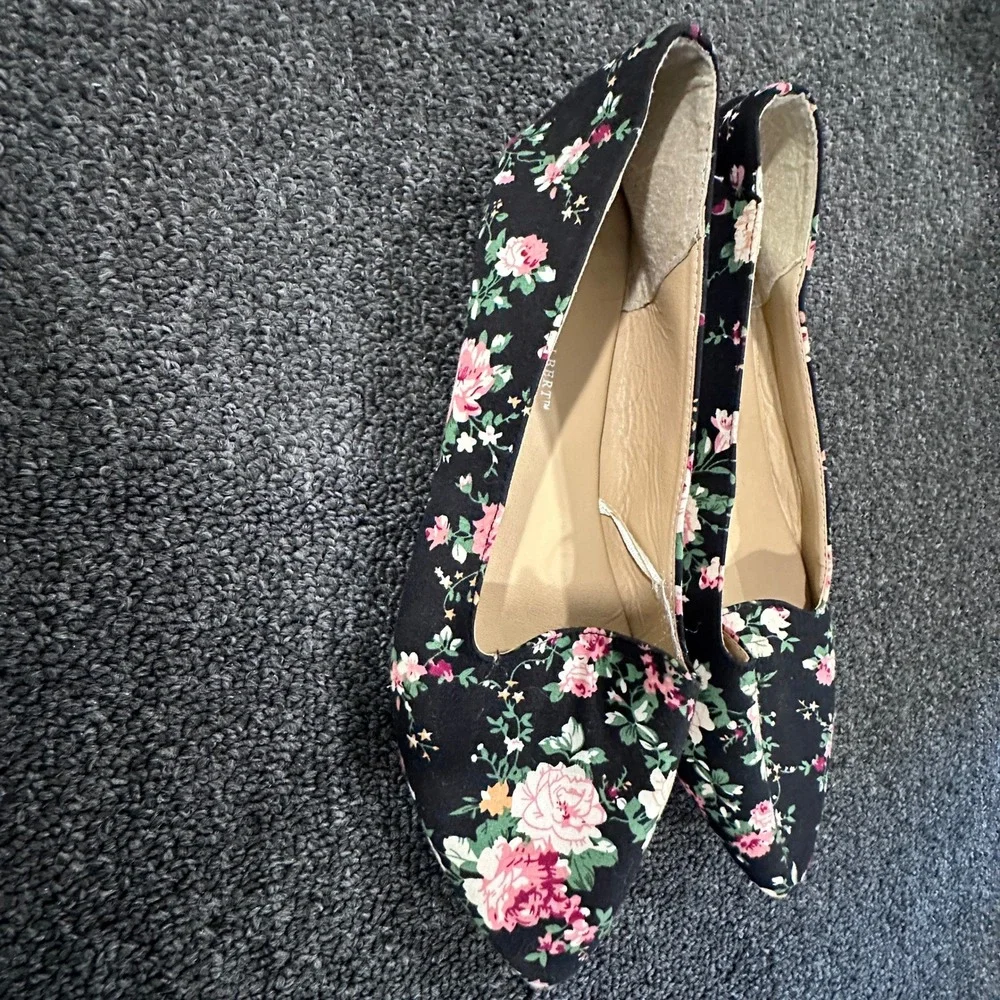 Charles Albert Floral Slip On Loafers Women's Black Pink Rose Flats Size 8.5